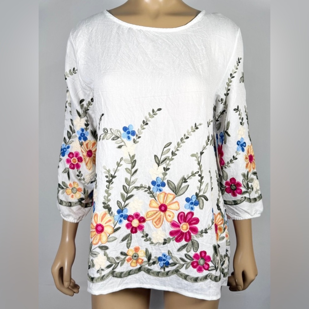 Ana & Rose Women’s NWT Size Small Embroidered Floral Top